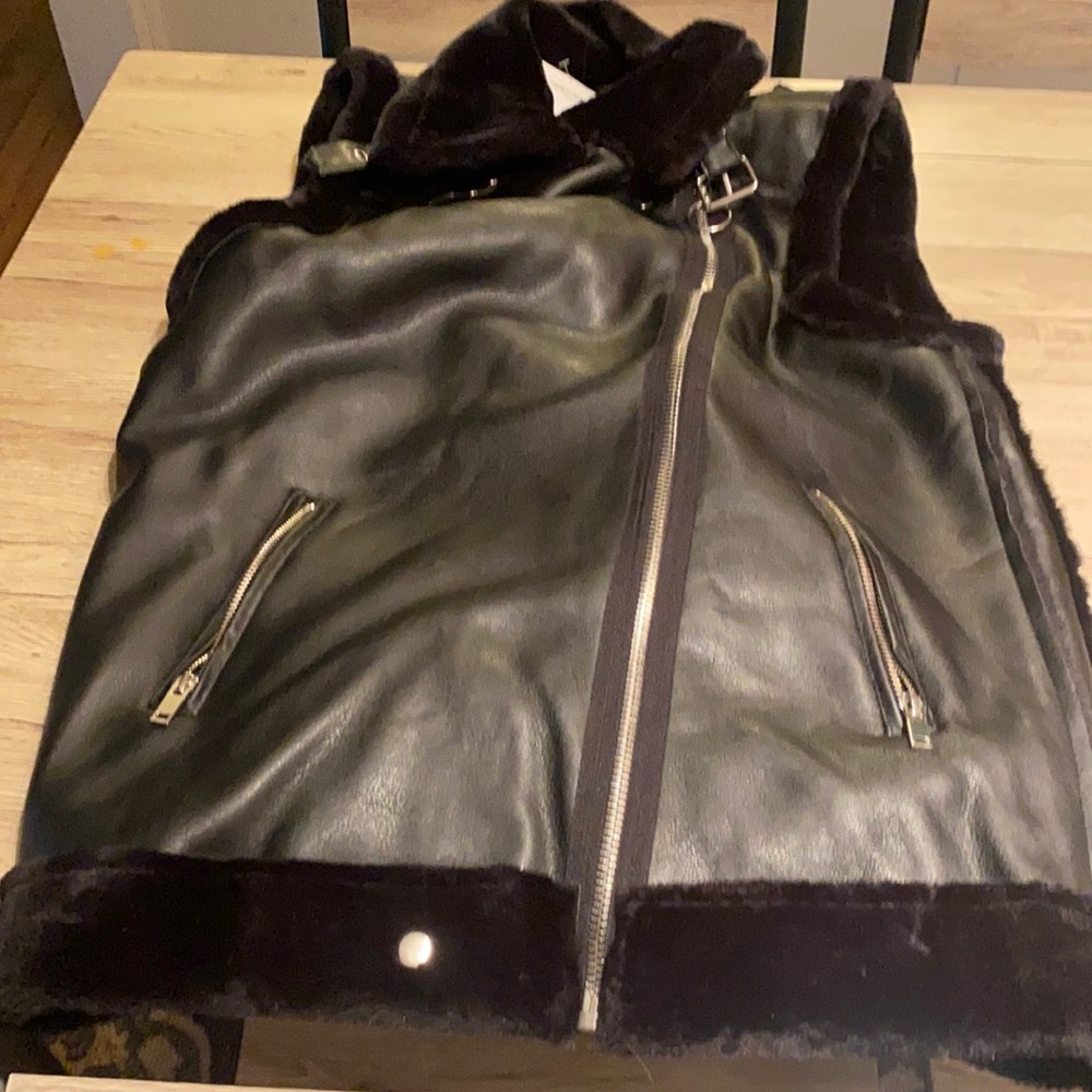 Forever 21 women’s Fur Lined Coat Large NWT